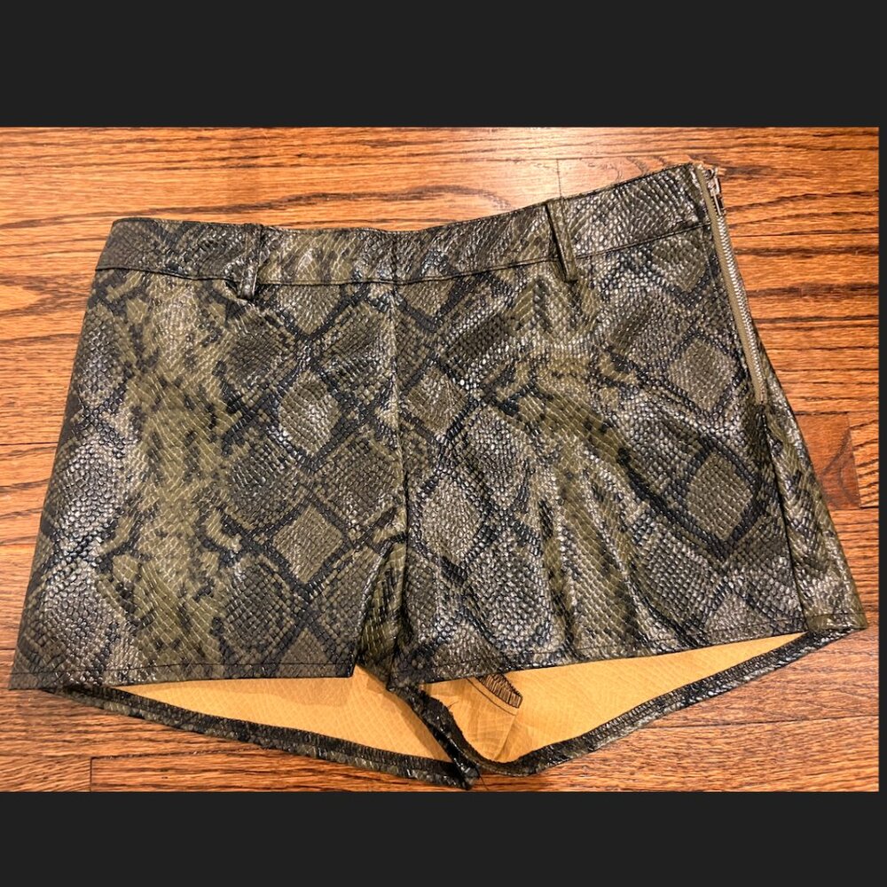 Green Black Snakeskin Fashion Nova Mini Shorts - Size Small